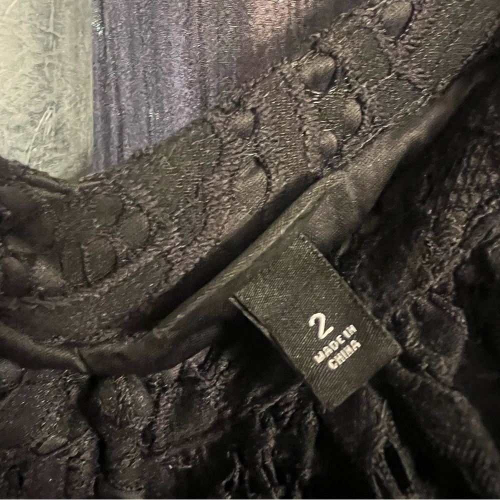 Torrid Lace Ruffle Button Front Size 2 - Picture 3 of 3